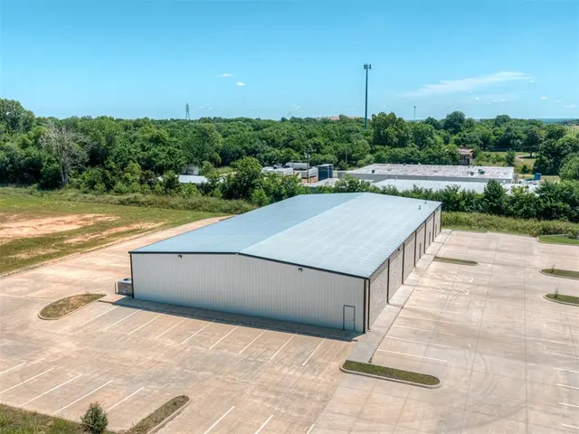 Photo 6 — 3303 NE 23rd Street, Oklahoma City, OK 73121