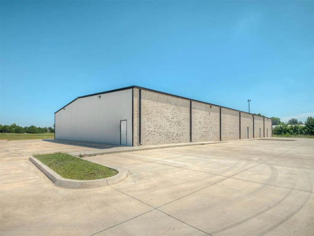 Photo 7 — 3303 NE 23rd Street, Oklahoma City, OK 73121