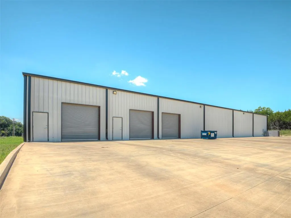 Photo 9 — 3303 NE 23rd Street, Oklahoma City, OK 73121