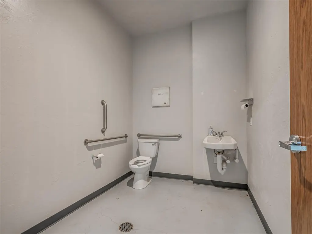 Photo 16 — 3303 NE 23rd Street, Oklahoma City, OK 73121
