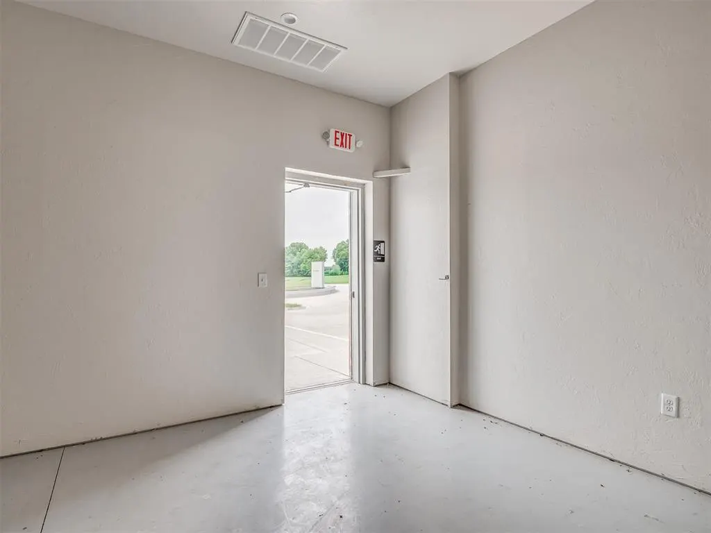 Photo 18 — 3303 NE 23rd Street, Oklahoma City, OK 73121