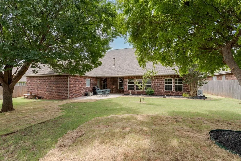 Photo 3 — 17016 Platinum Lane, Edmond, OK 73012