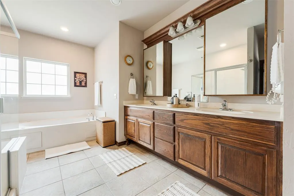 Photo 21 — 17016 Platinum Lane, Edmond, OK 73012