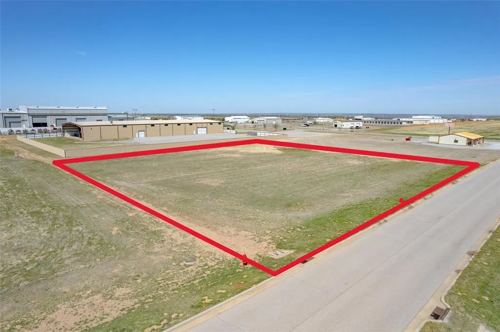 Front exterior — 2918 N Broadway Boulevard, Hinton, OK 73047