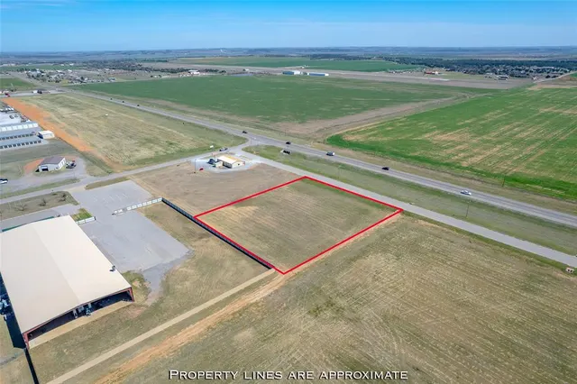 Photo 2 — 2918 N Broadway Boulevard, Hinton, OK 73047
