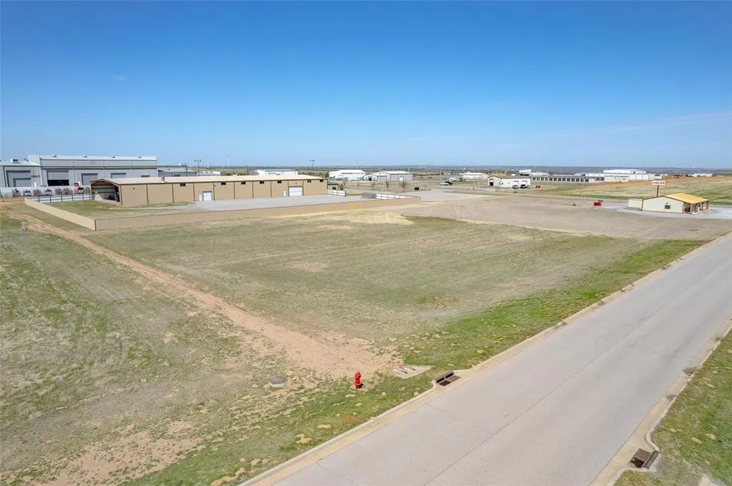 Photo 3 — 2918 N Broadway Boulevard, Hinton, OK 73047