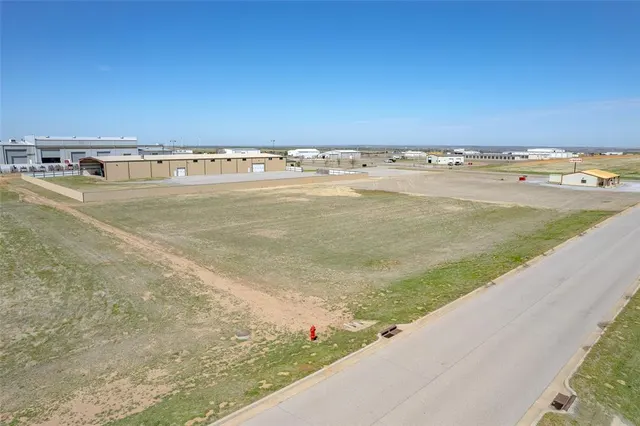Photo 3 — 2918 N Broadway Boulevard, Hinton, OK 73047