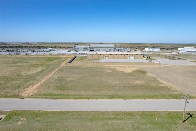 Photo 4 — 2918 N Broadway Boulevard, Hinton, OK 73047