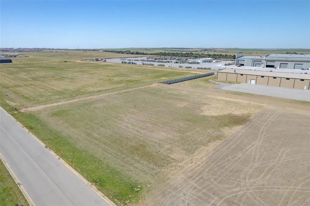 Photo 5 — 2918 N Broadway Boulevard, Hinton, OK 73047