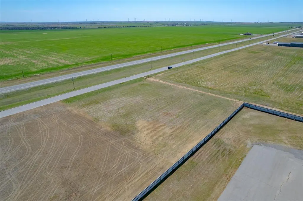 Photo 10 — 2918 N Broadway Boulevard, Hinton, OK 73047