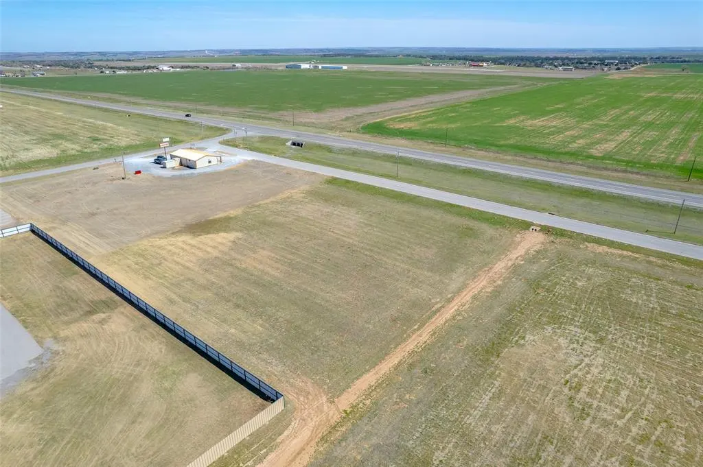 Photo 12 — 2918 N Broadway Boulevard, Hinton, OK 73047