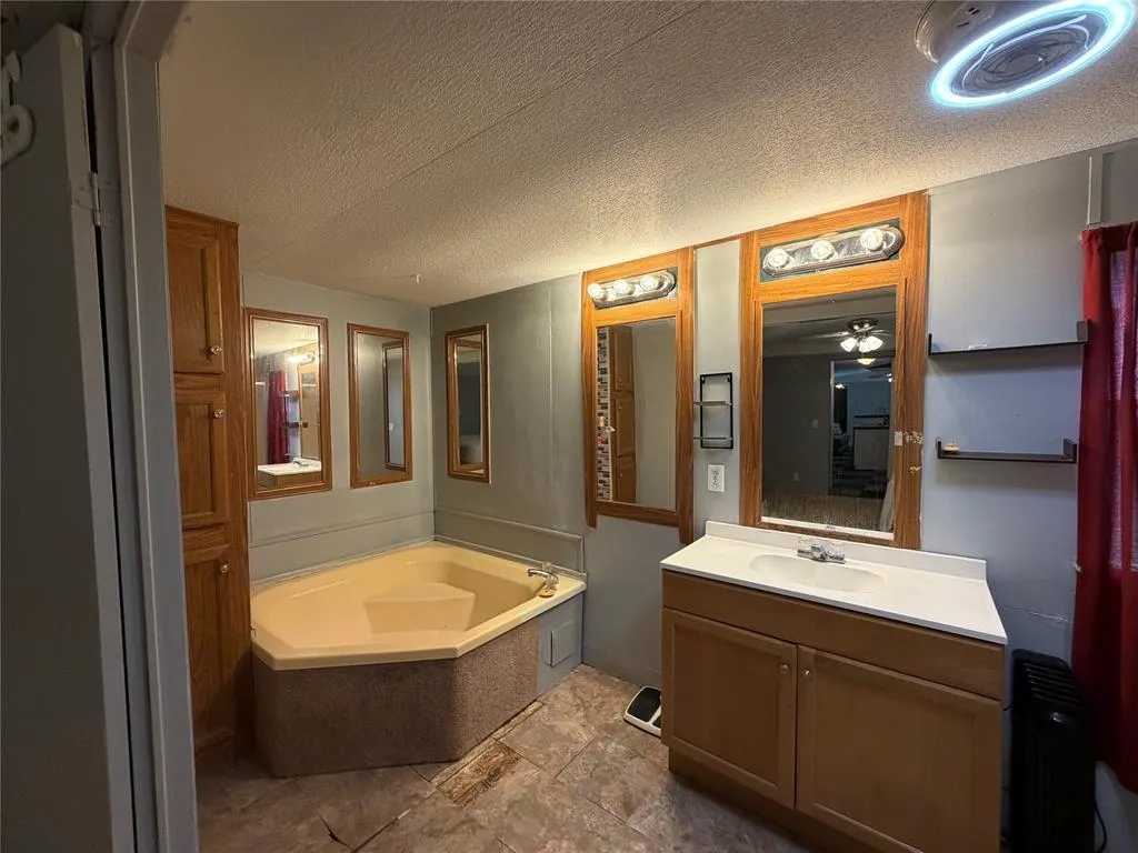 Photo 23 — 126 County Road 1170, Minco, OK 73059