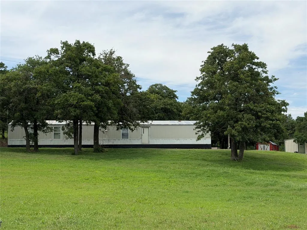 Photo 2 — 126 County Road 1170, Minco, OK 73059