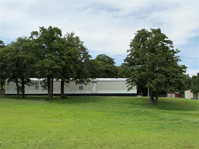 Photo 2 — 126 County Road 1170, Minco, OK 73059