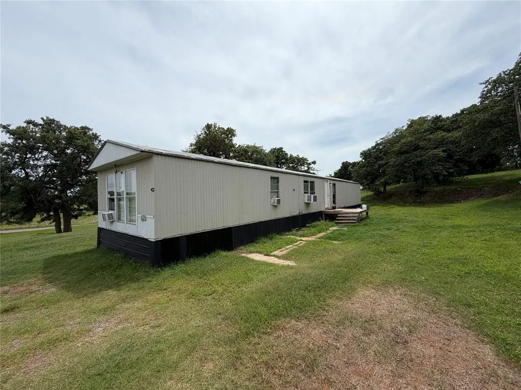 Photo 3 — 126 County Road 1170, Minco, OK 73059