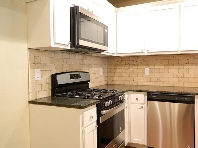 Photo 7 — 206 Saint Charles Way, Midwest City, OK 73130