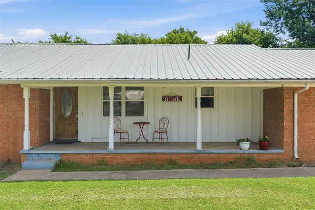 Photo 3 — 602 N Main Street, Elmore City, OK 73433