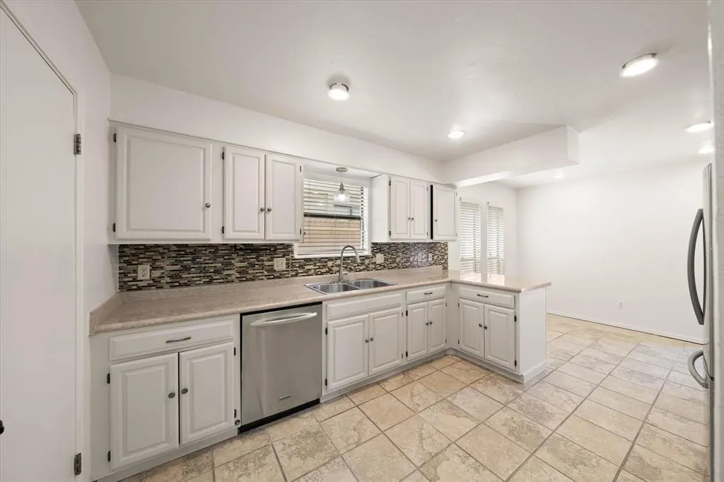 Photo 8 — 12513 Fox Run Drive, Oklahoma City, OK 73142