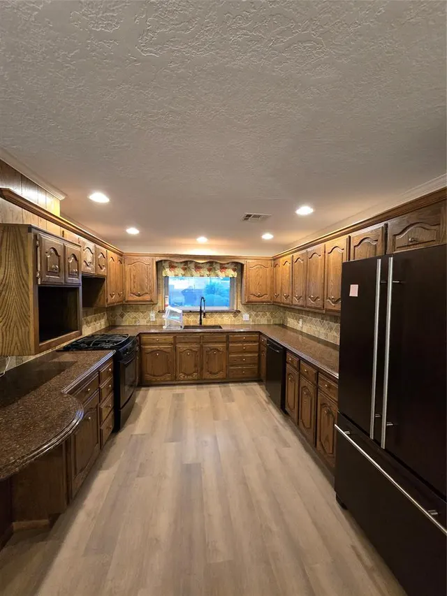Photo 8 — 1809 N Oregon Avenue, Mangum, OK 73554