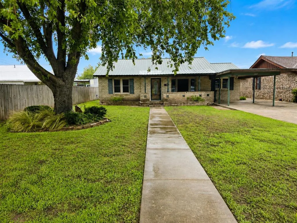 Front exterior — 1809 N Oregon Avenue, Mangum, OK 73554