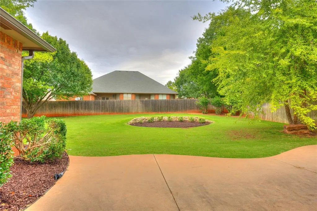 Photo 6 — 15240 Worthington Lane, Edmond, OK 73013
