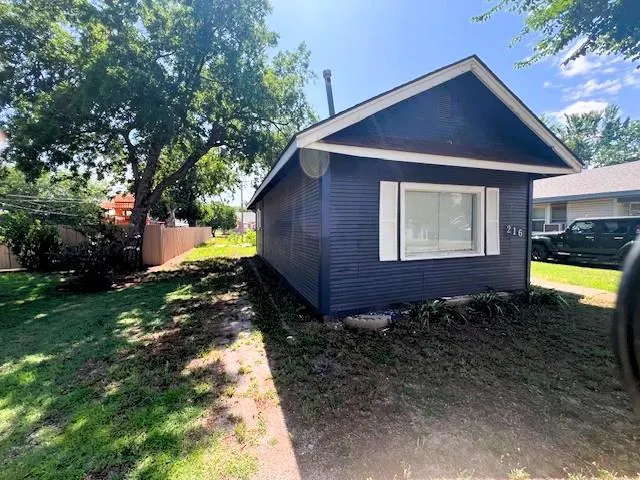 Front exterior — 216 S Bailey Street, Hobart, OK 73651