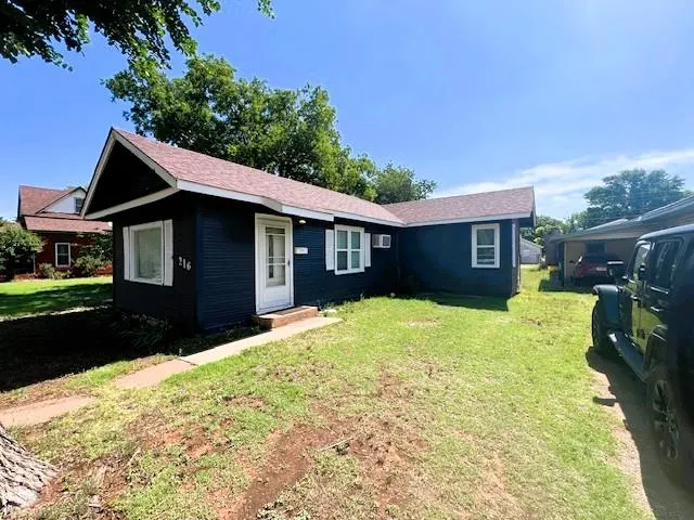 Photo 2 — 216 S Bailey Street, Hobart, OK 73651