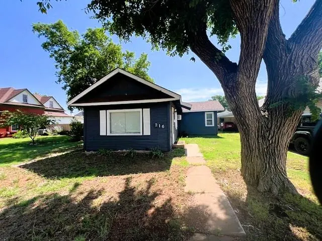 Photo 3 — 216 S Bailey Street, Hobart, OK 73651