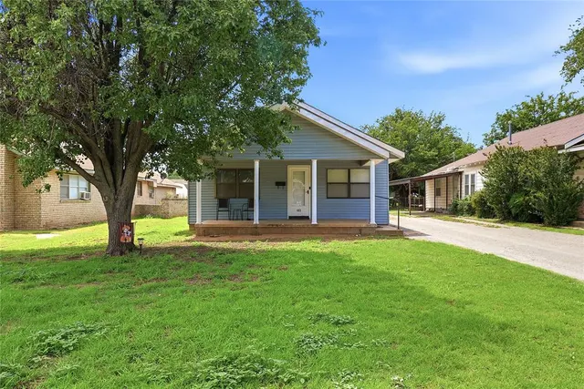 Photo 2 — 403 N Hitchcock Street, Hobart, OK 73651
