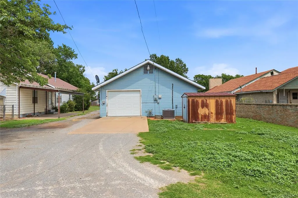 Photo 3 — 403 N Hitchcock Street, Hobart, OK 73651