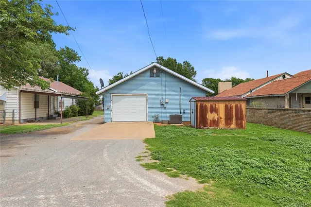Photo 3 — 403 N Hitchcock Street, Hobart, OK 73651