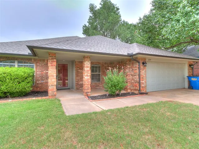 Photo 2 — 329 E Twelve Oaks Terrace, Mustang, OK 73064