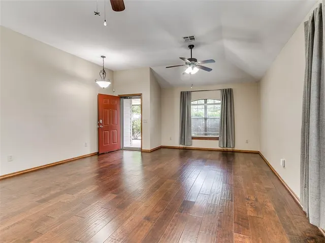 Photo 5 — 329 E Twelve Oaks Terrace, Mustang, OK 73064