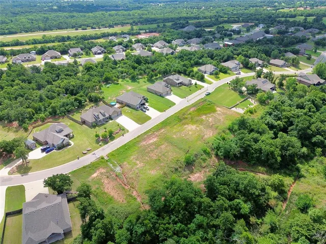 Photo 3 — 8811 Overlook Drive, Guthrie, OK 73044
