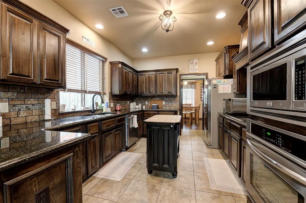 Photo 12 — 13313 Ambleside Drive, Yukon, OK 73099