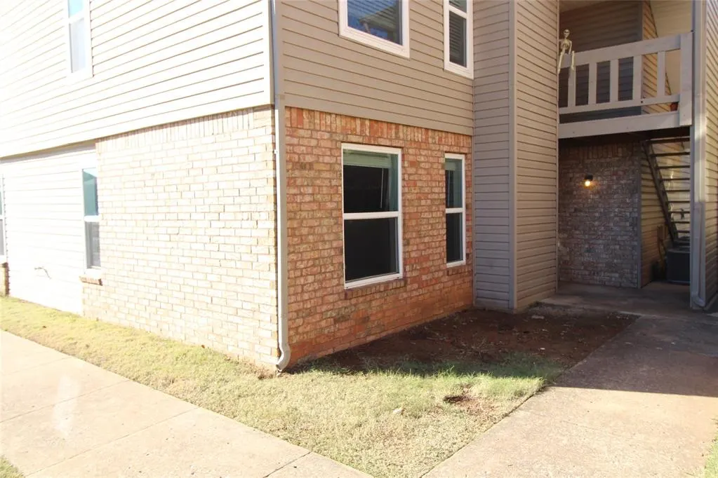 Photo 2 — 229 Chalmette Drive, Norman, OK 73071