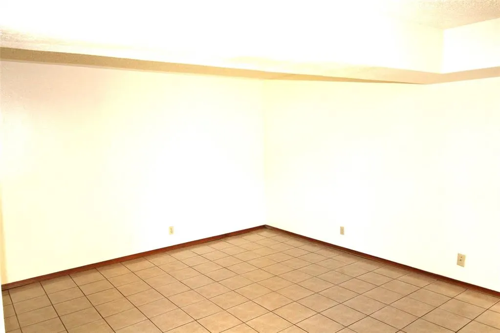 Photo 5 — 229 Chalmette Drive, Norman, OK 73071