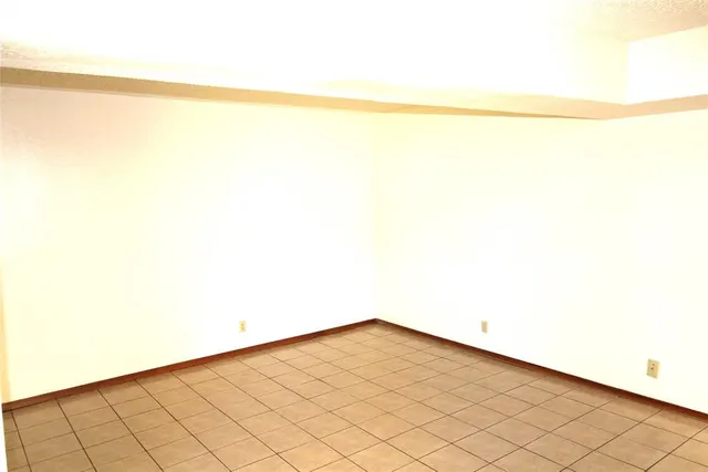 Photo 5 — 229 Chalmette Drive, Norman, OK 73071