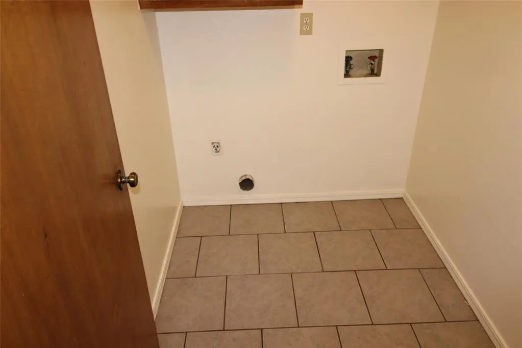 Photo 15 — 229 Chalmette Drive, Norman, OK 73071