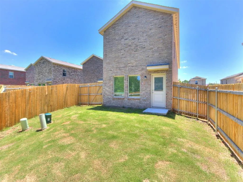 Photo 2 — 1907 Wolford Way, Norman, OK 73071