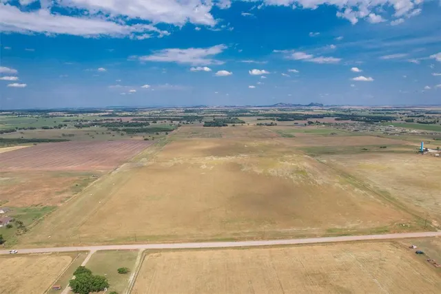 Photo 2 — 205 E County Road, Altus, OK 73521