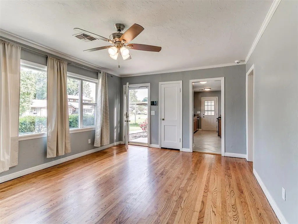 Photo 7 — 3016 Somerset Place, Oklahoma City, OK 73116