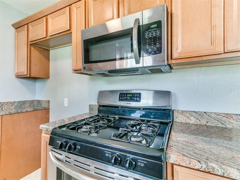 Photo 14 — 3016 Somerset Place, Oklahoma City, OK 73116