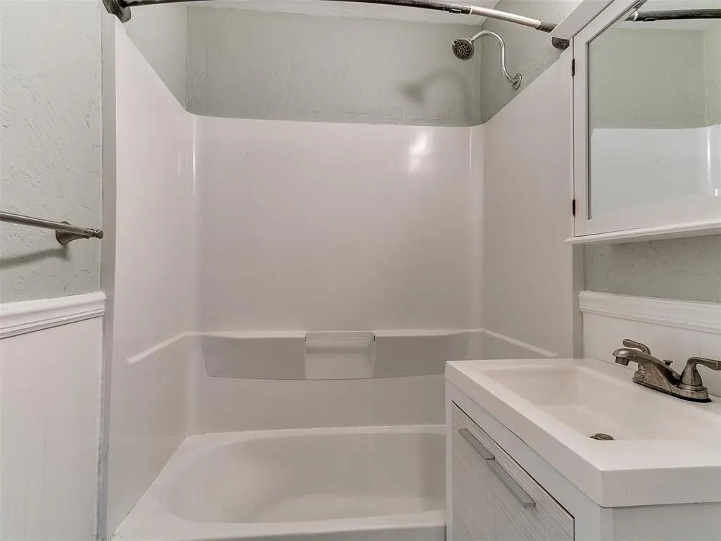 Photo 21 — 3016 Somerset Place, Oklahoma City, OK 73116