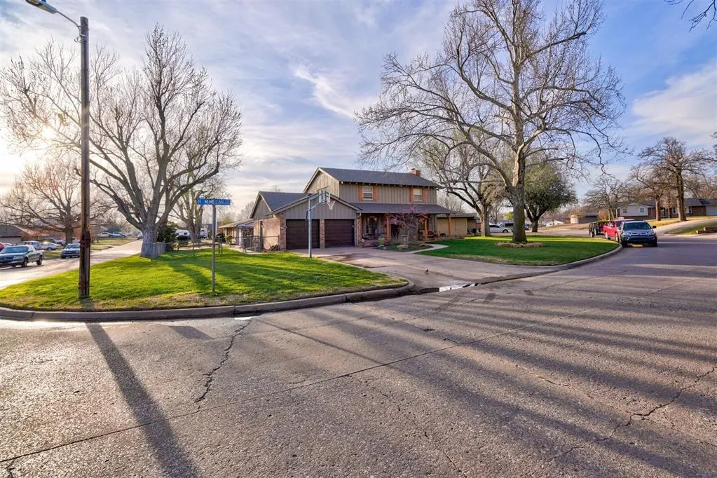 Photo 3 — 2801 N McMillan Avenue, Bethany, OK 73008
