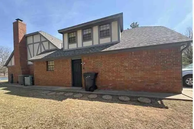 Photo 4 — 6105 Kingsbridge Drive, Oklahoma City, OK 73162
