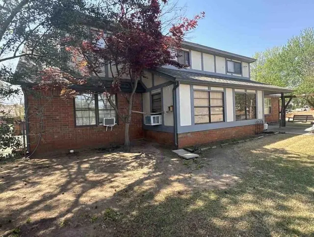 Photo 2 — 6105 Kingsbridge Drive, Oklahoma City, OK 73162