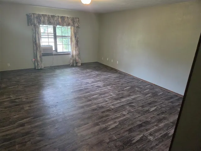 Photo 8 — 6105 Kingsbridge Drive, Oklahoma City, OK 73162