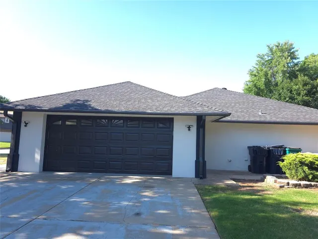 Photo 3 — 9009 Lakeaire Drive, Oklahoma City, OK 73132