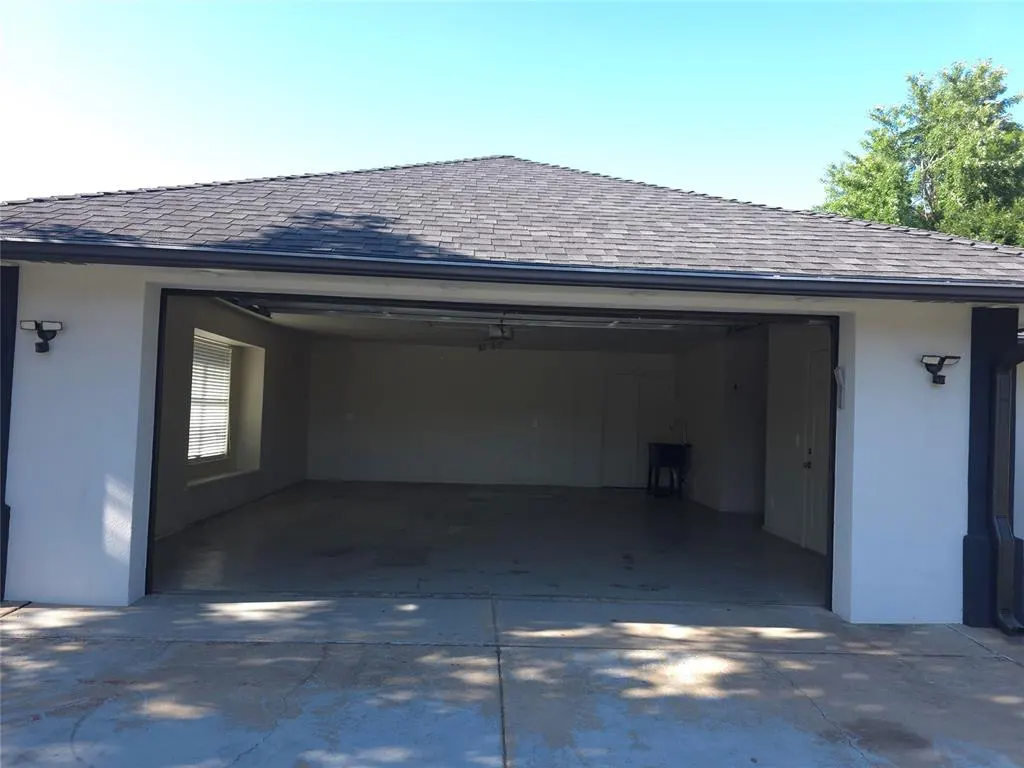 Photo 4 — 9009 Lakeaire Drive, Oklahoma City, OK 73132